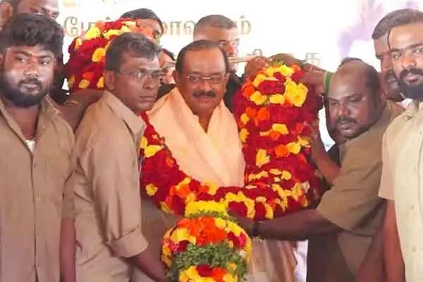 Auto drivers lifting Minister Chakrabany 