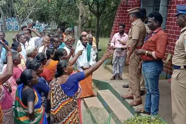 Arrest liquor dealers; Women besieging the police station;