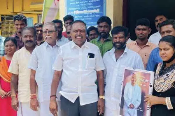 Demonstration in Congress condemning the district chief