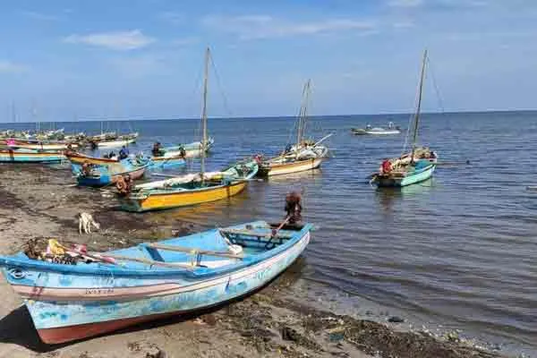 The boat that went to sea did not return to shore ... What happened to 5 fishermen ..?