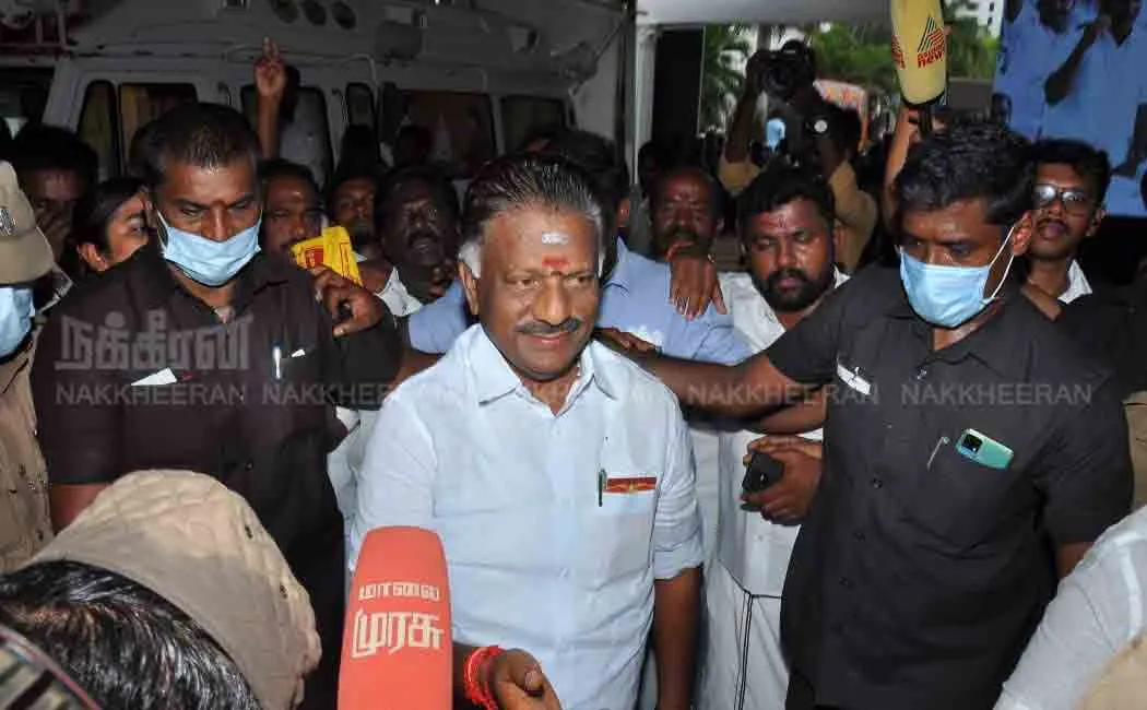 ADMK leader issue ops and sasikala 
