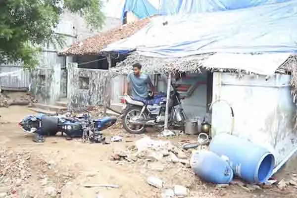 Conflict between fishermen village police arrested ten 