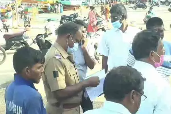 Tamilnadu Fishermen arrested  by Srilankan coastguard 
