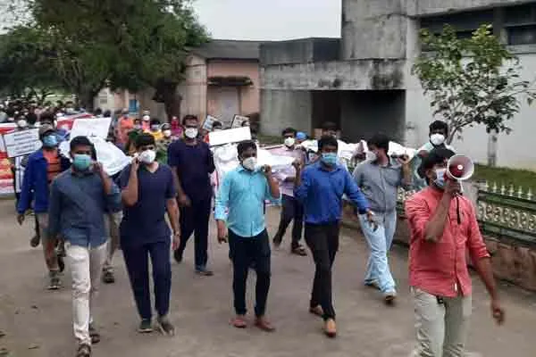 Chidambaram raja muthaiyha medical college students demand government fee 