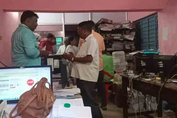 Anti corruption department raid  Project Manager in the Inquiry 