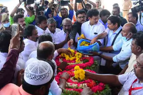 Kuwait tamil person passed away ministers paid homage 