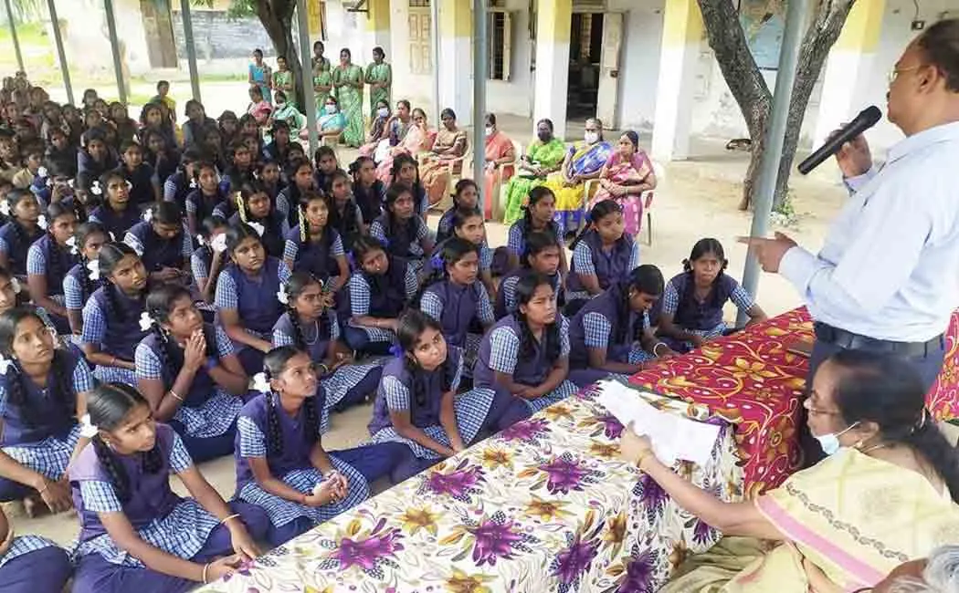 chidambaram school girl and youngster 