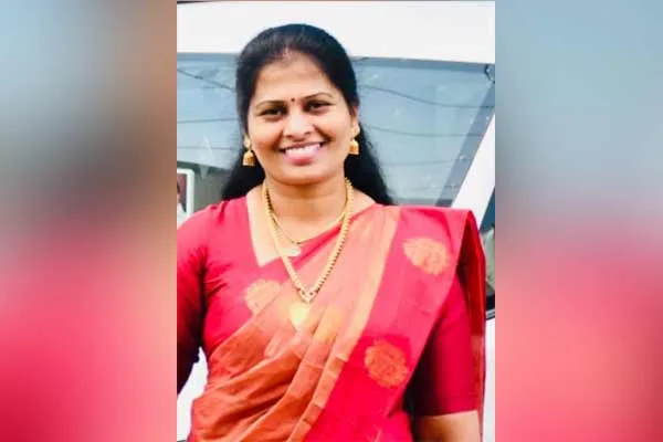 Kanimozhi MP Birthday; Saree ready in Gujarat dmk women wing Ammu Andro 