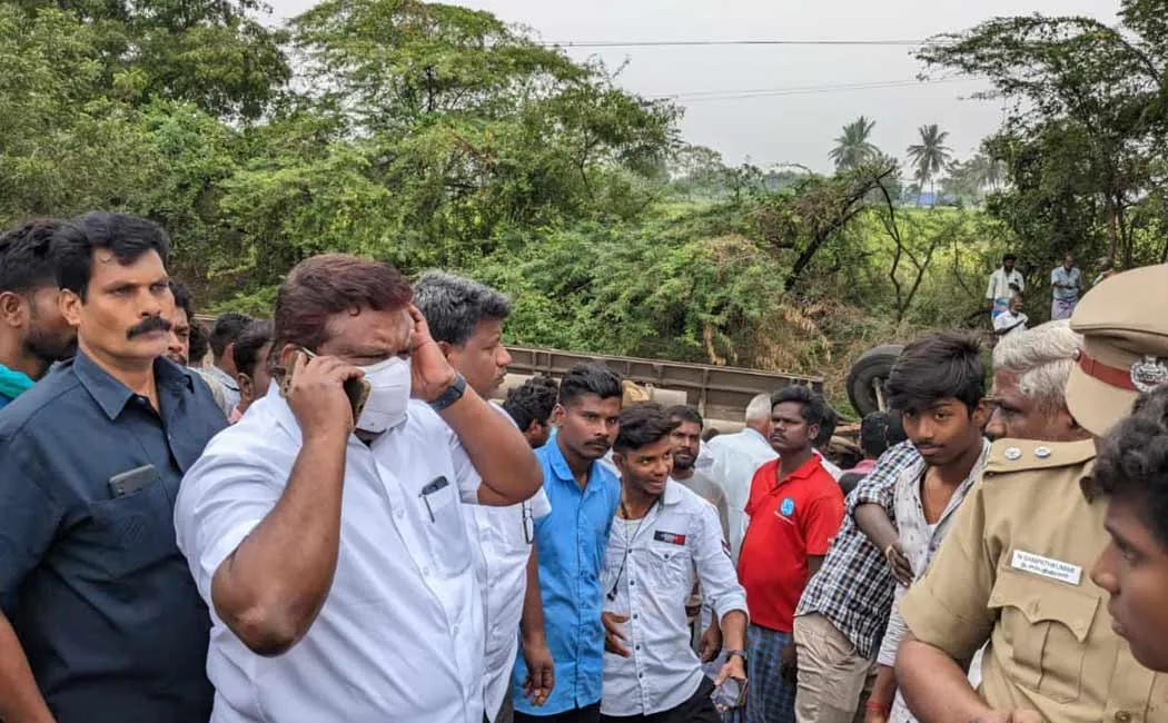 Bus accident in virudhachalam 70 people injured 