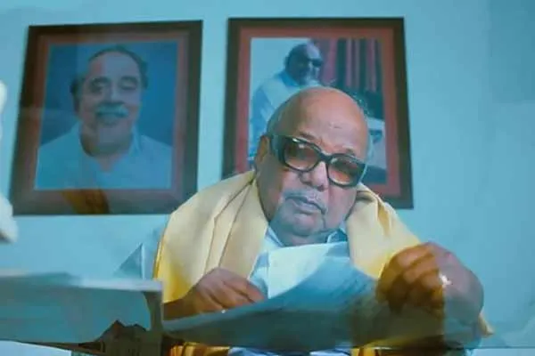 Kalaignar's pen statue in puthukottai park 