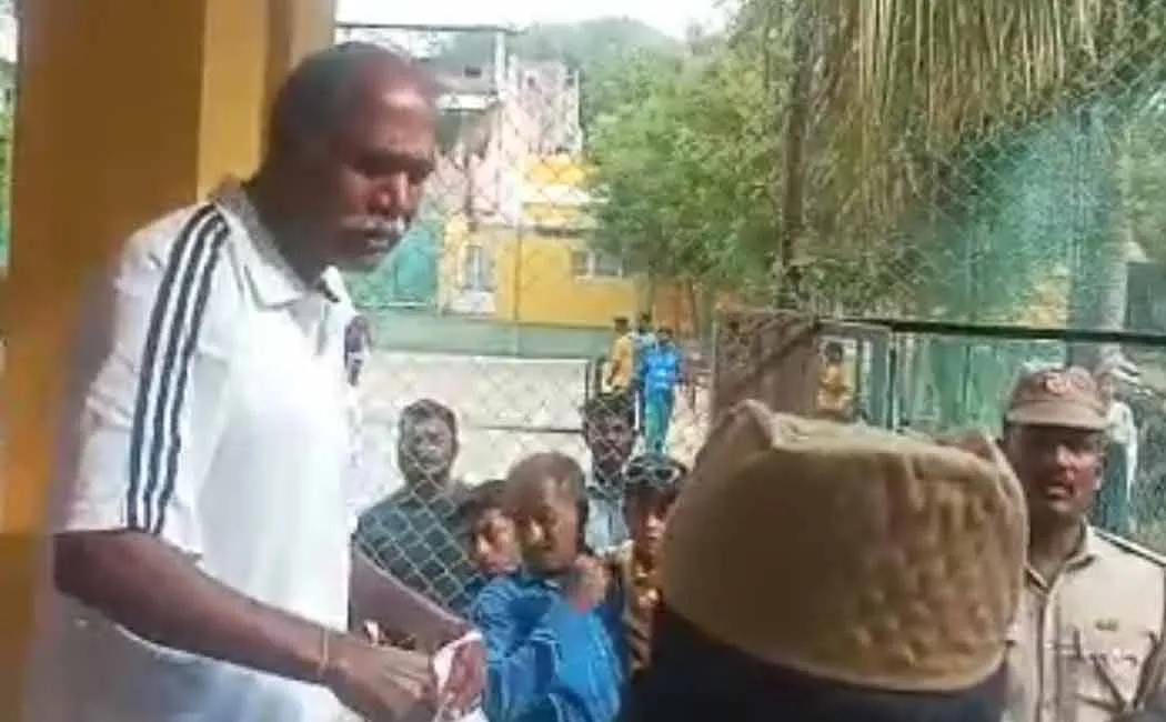 Puducherry chief minister house besieged by ration shop workers
