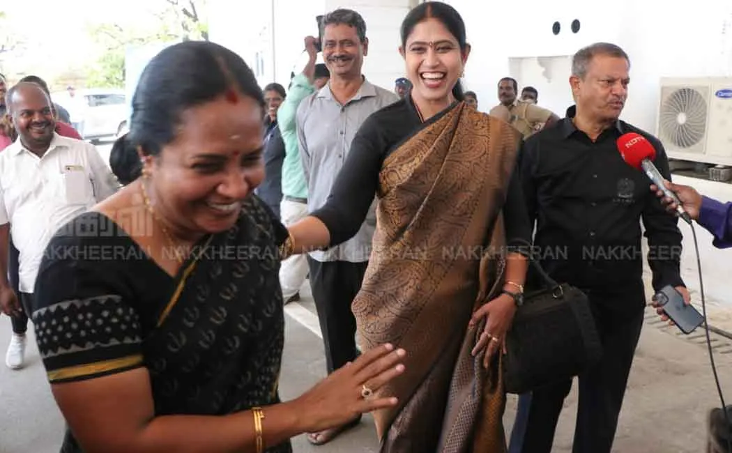 Vanathi Seenivasan MLA Black saree 