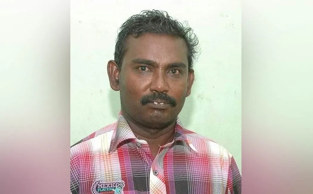   gang of sand smugglers incident VAO in Tuticorin