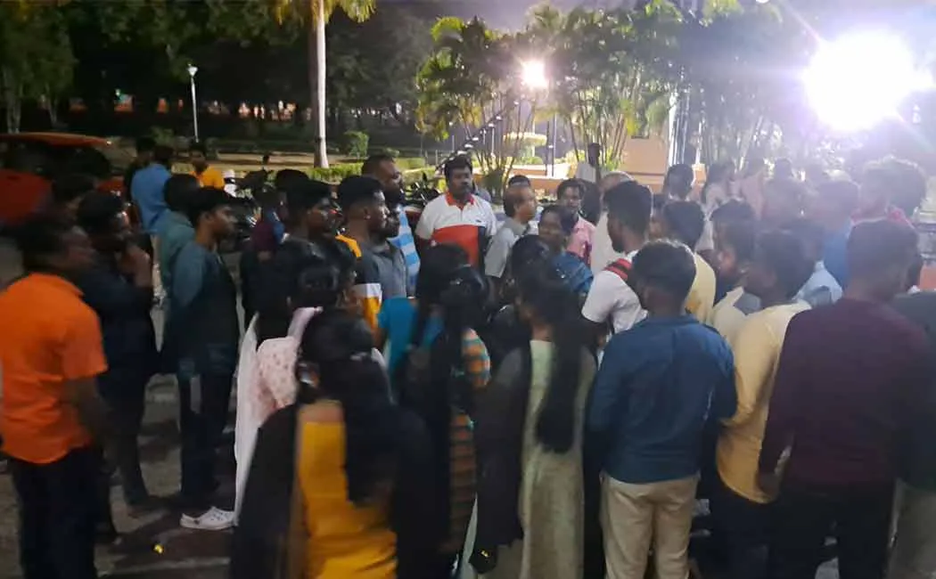 Annamalai University students struggle at midnight