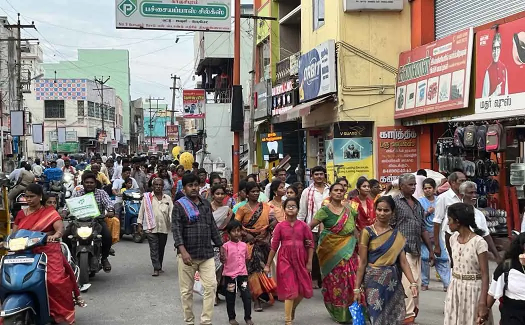 Police threaten devotees who come to have darshan  Tiruvannamalai