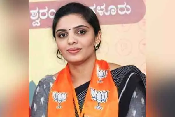 Karnataka CM Issue BJP Sagunthala Nataraj arrested by police 