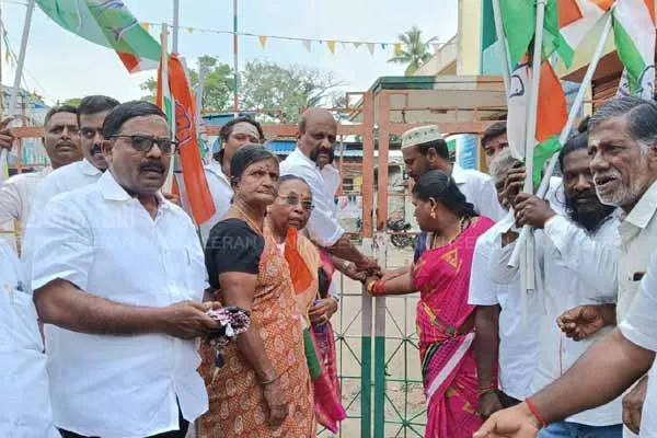 Volunteers locked the Congress office!