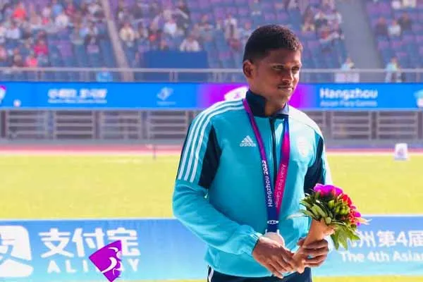 Para Asian medalist Tamil; Greetings Prime Minister!