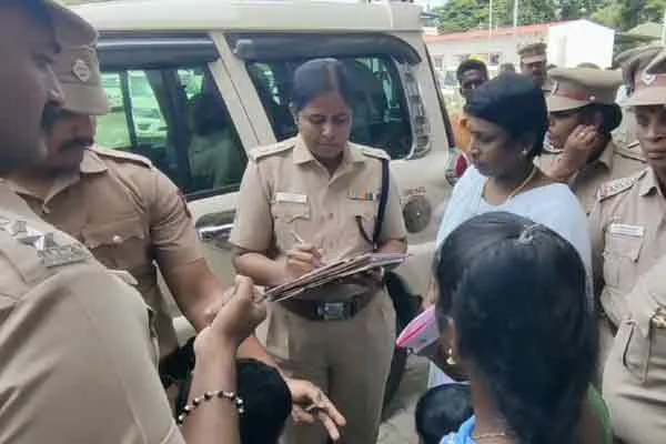 Woman gave complaint on collector office 