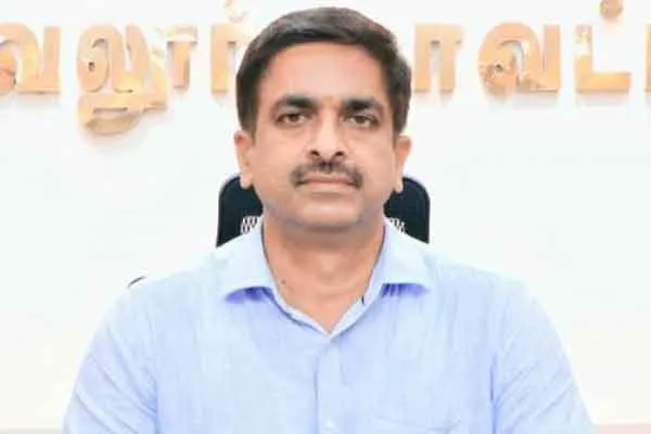 Fake journalists! District Collector warning