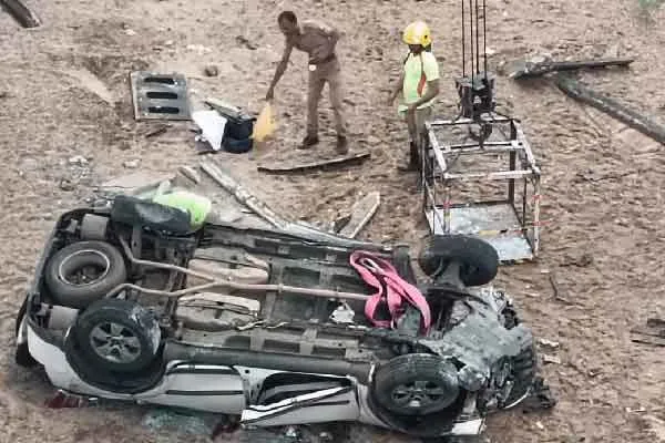 A car overturned in a 50-foot ditch! Two  passes away 