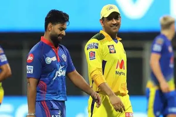 Rishap Pant and MS Dhoni playing tennis 