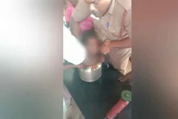 The girl trapped in the vessel! Rescued fire department