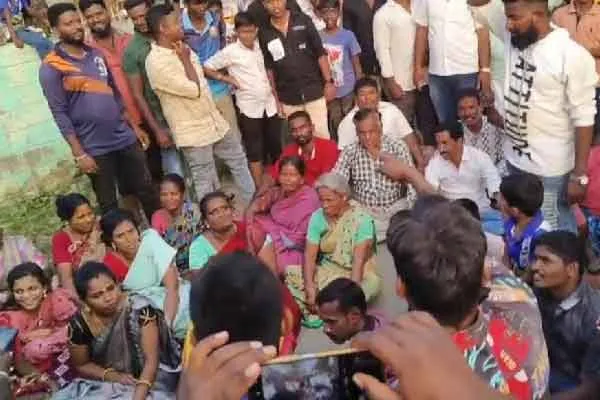 tirupattur people block buses 