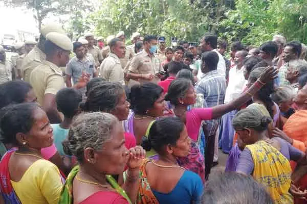  Isn't there a doctor to save youth  life ..? Relatives besiege struggle ...!