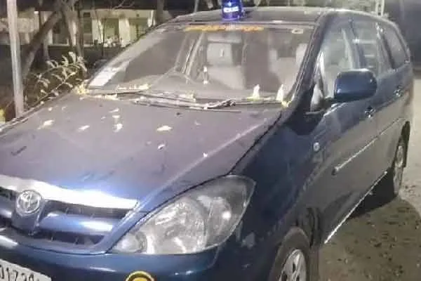 A car with a government logo! Shock waiting for the police!