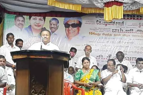 Minister dindigul sreenivasan had confused with Former Prime Minister name Manmohan singh