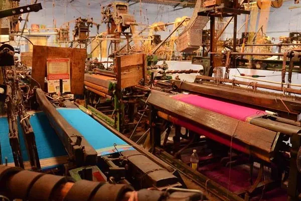 Power loom weavers go on struggle.. 25 thousand families at risk of losing their jobs ..!