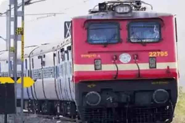 CRPF cop passes away fell down in train coimbatore 