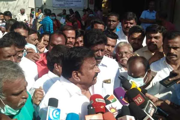 Trichy KN Nehru comment about dinakaran and edappadi palanisamy 