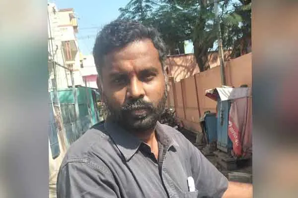 Is the businessman cheating the banks by keeping fake documents 