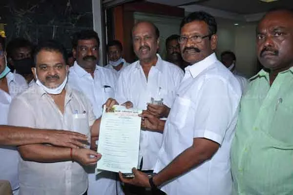 Is MK Stalin contesting in Avadi constituency