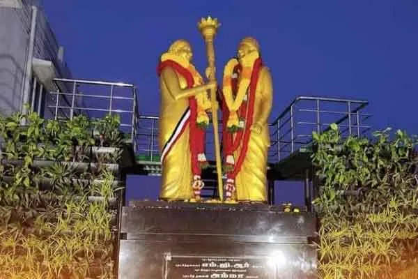 Jayalalithaa, MGR statue unveiled without permission; Will the police take action 