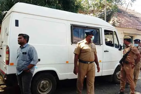 Ariyalur SBI vehicle take money to bank election commission action 