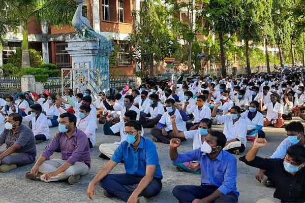 What is the reason for the students to continue their struggle for the 70th day after the issuance of the ordinance