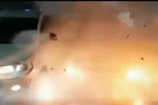 AMMK members cracked crackers near Minister Kadambur Raju car 