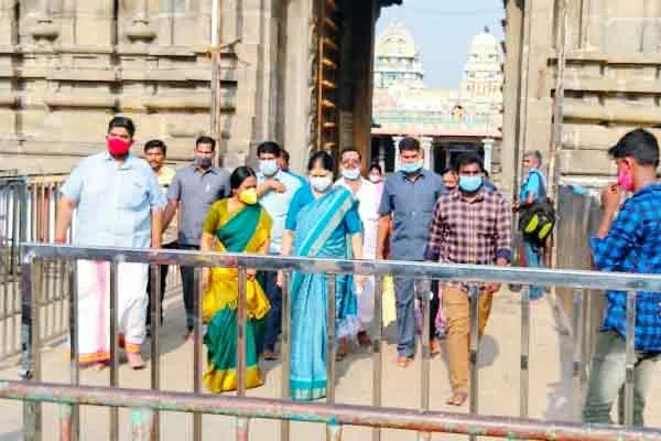 Sasikala visited the temple where Jayalalithaa did special worship in 1991 