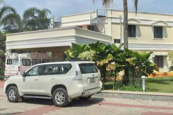 Thiruvannamalai DMK candidate valu office and college IT Raid   