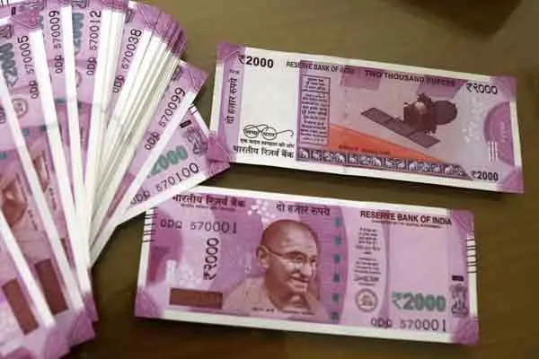 Trichy ADMK Members circulated money for voters 