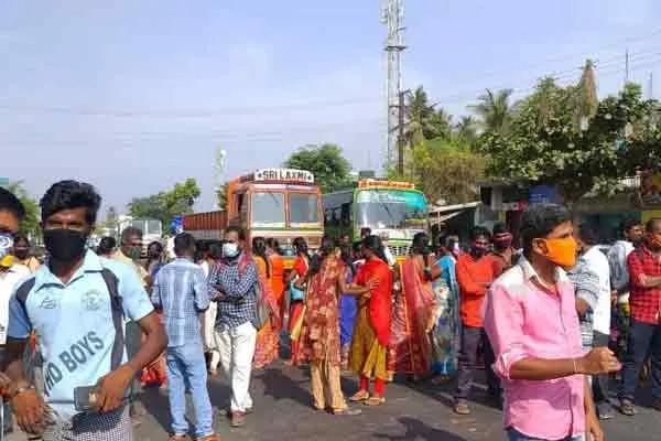 The public blocked the Trichy-Karur National Highway for about an hour ..!