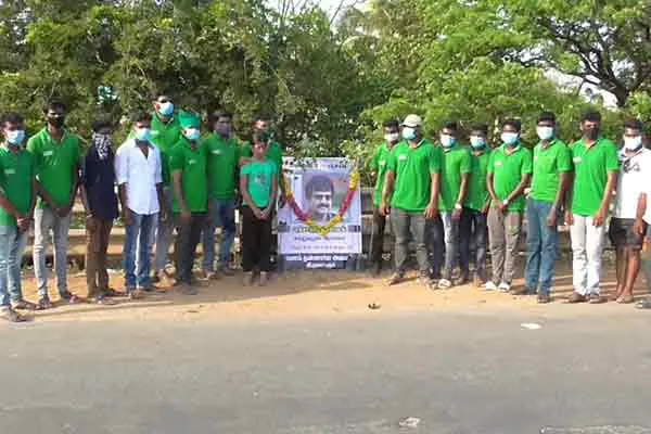 Public paying homage to vivek by sapling 
