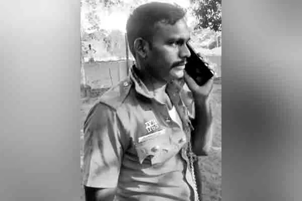 Police got injured by rowdy  