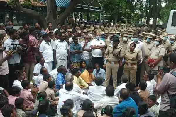 Government officials denying caste certificate despite being told by the court  fought!