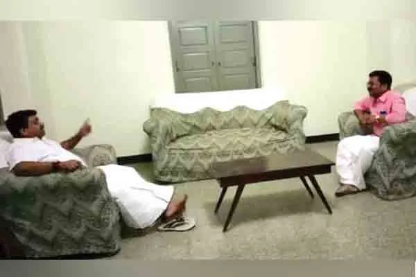 BJP Dr Saravanan turns to DMK after PTR Car issue 