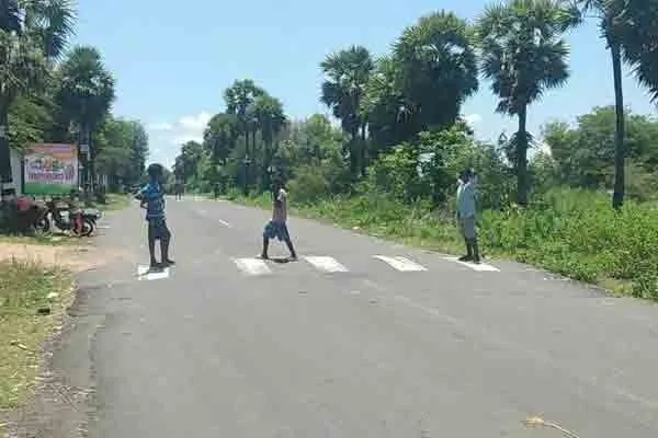 Ganesha Chaturthi collection  - children  blocking vehicles!