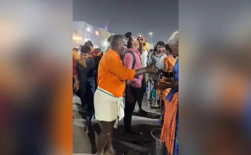  Women cheating Krivalam devotees!